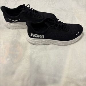 NWOT 12.5 2E Hoka Black and White Athletic Sneakers